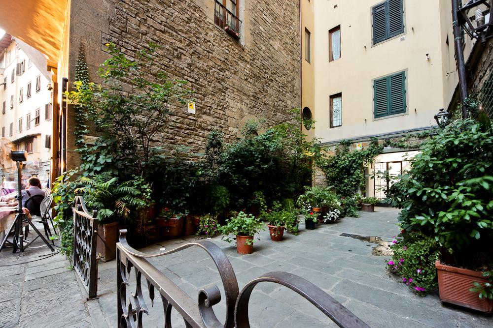 Ponte Vecchio Tower Apartment Florence Exterior photo