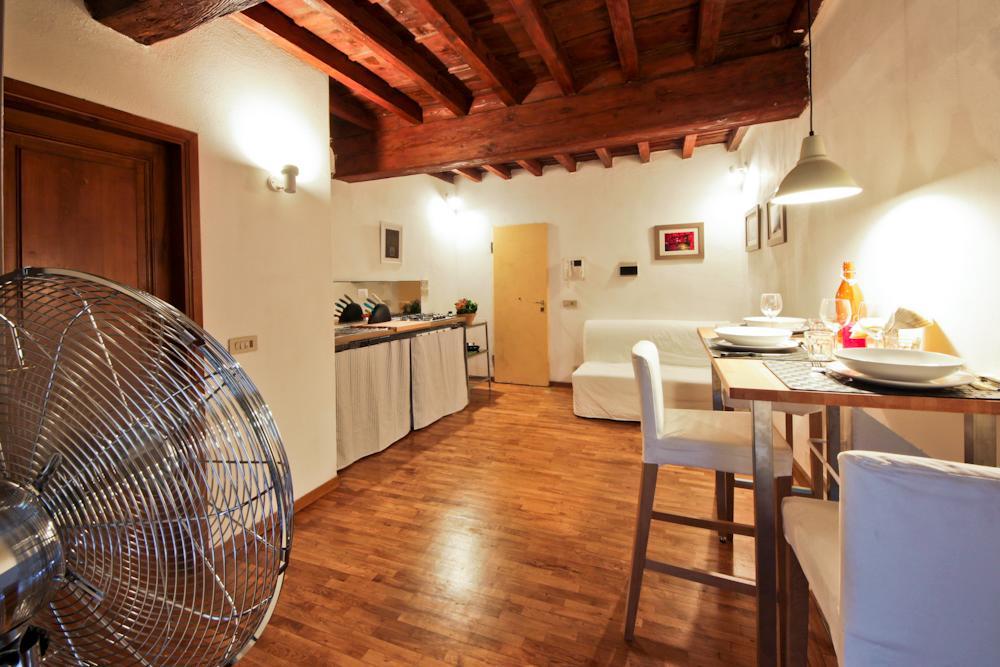 Ponte Vecchio Tower Apartment Florence Exterior photo